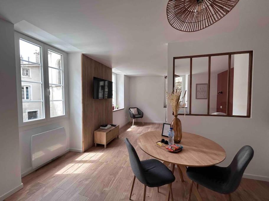Au Coeur De Valence Apartment *